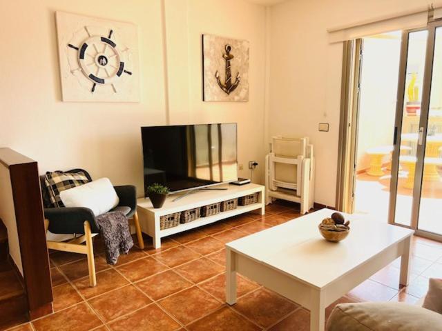 Apartamentos Vista Marina - El Medano Bagian luar foto